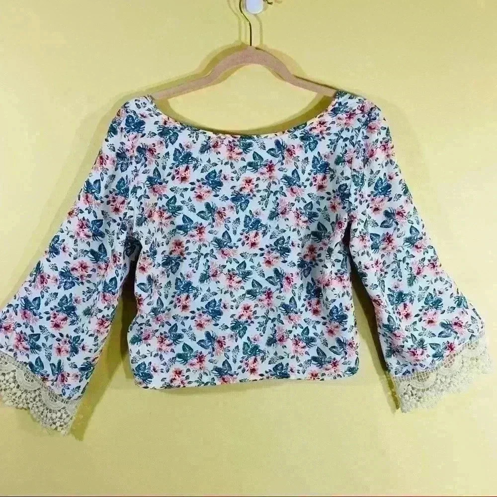 Hollister Peasant Boho Floral Scoop Neck Bell Sleeve Lace Cropped Top Size XS - Picture 7 of 9